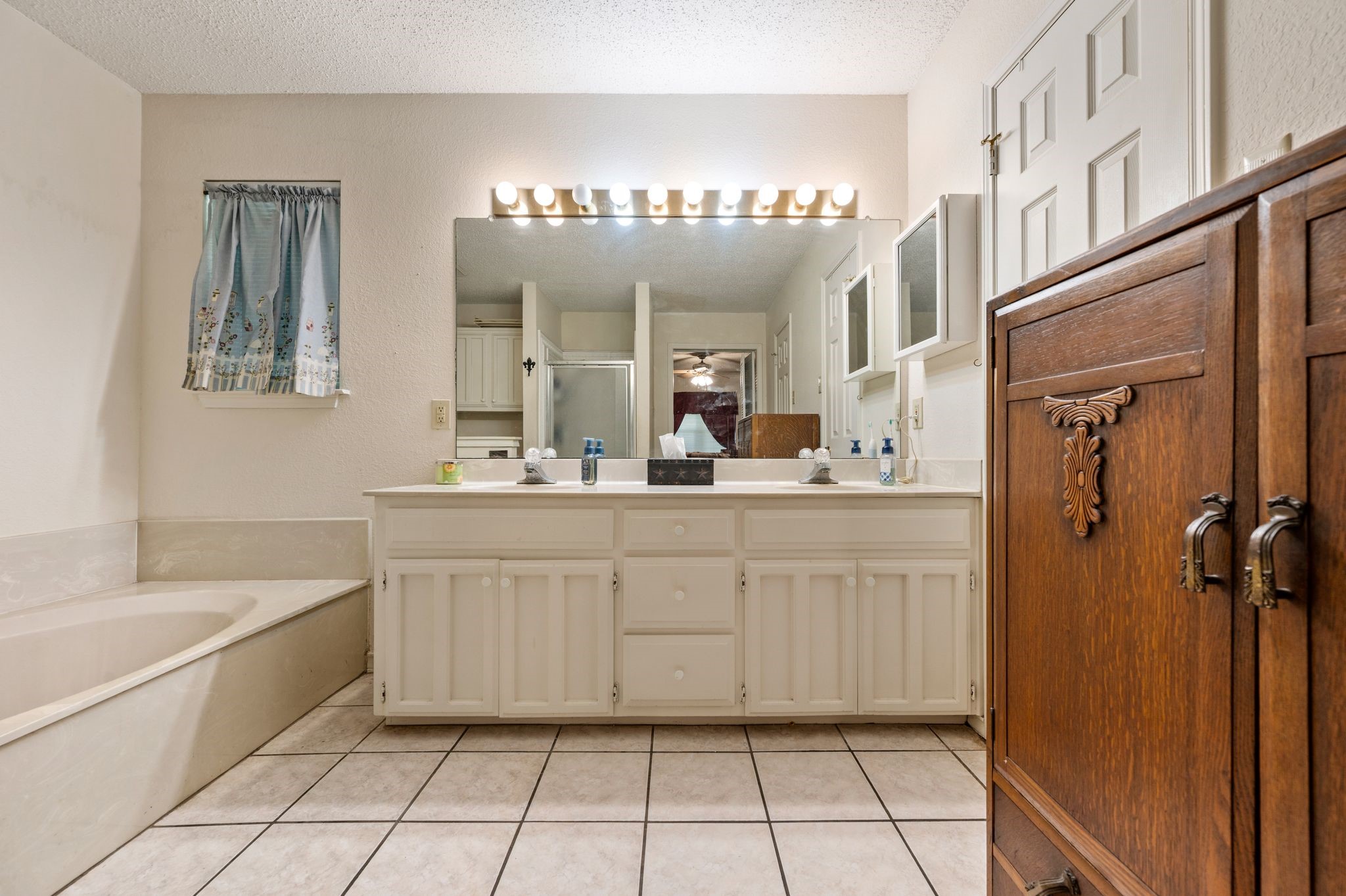 266 Old Chisholm Trail Rhome TX 76078