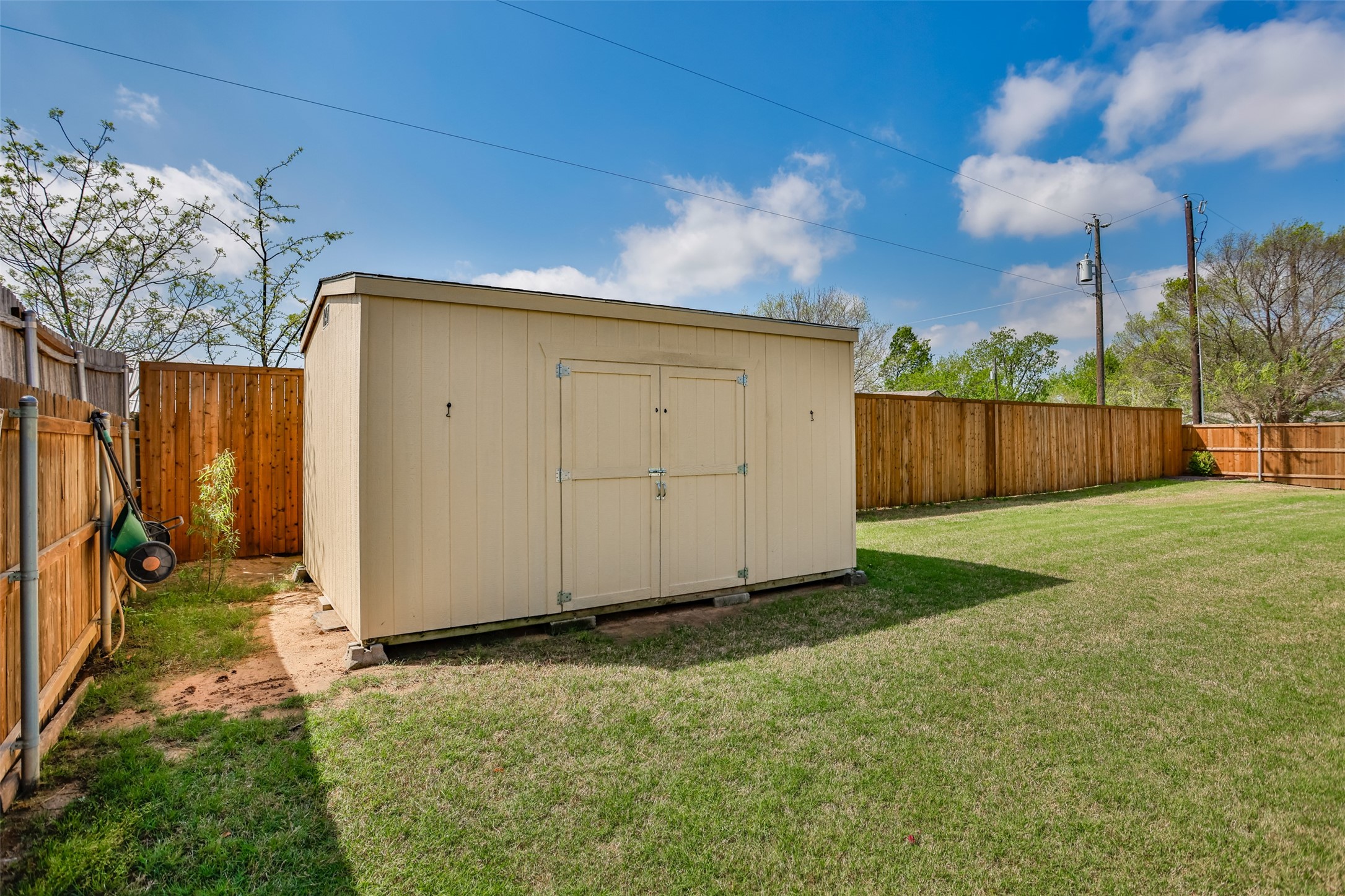 700 Mary Lee Lane Collinsville TX 76233