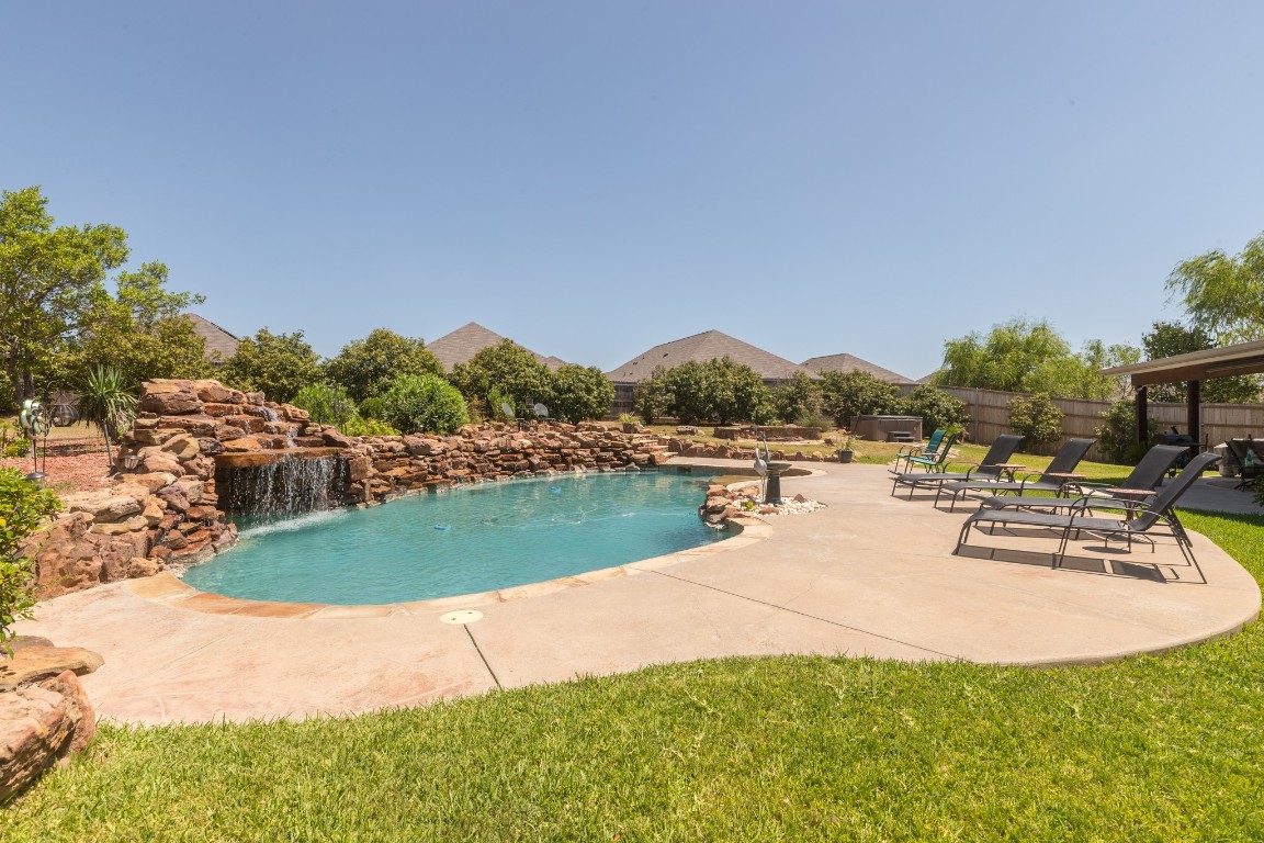 901 Azalea Court Burleson TX 76028