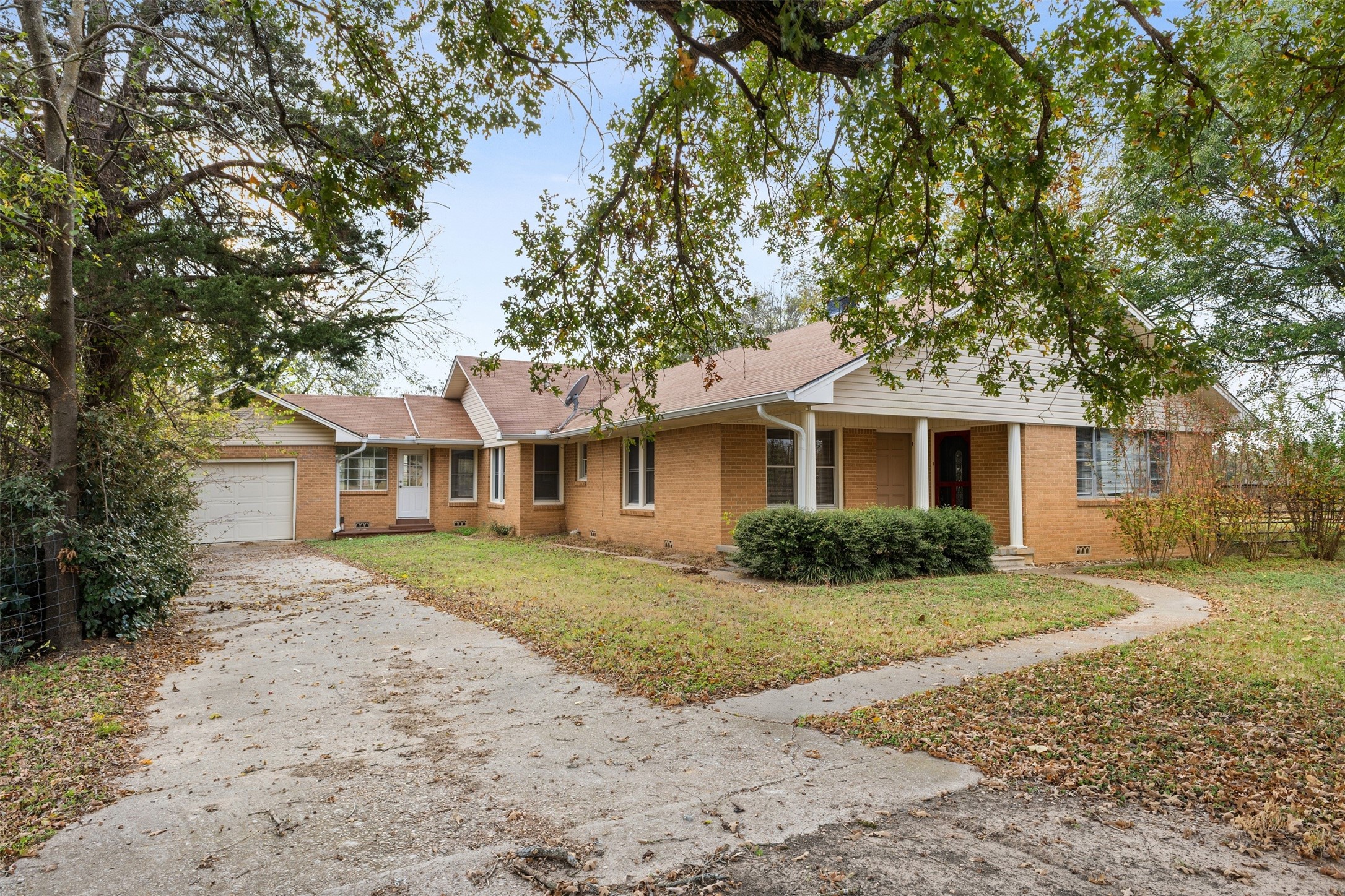 195 County Road 852 Donie TX 75838
