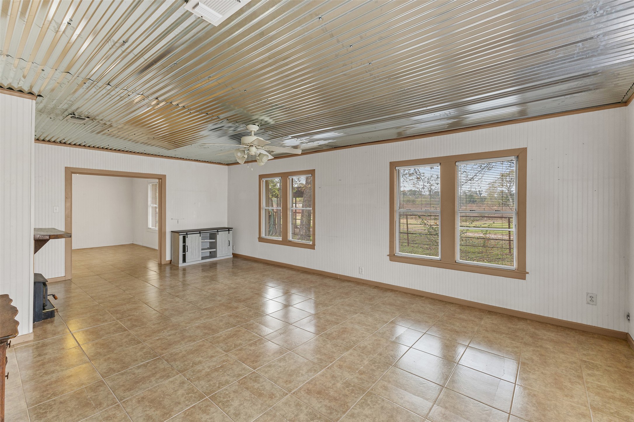 195 County Road 852 Donie TX 75838