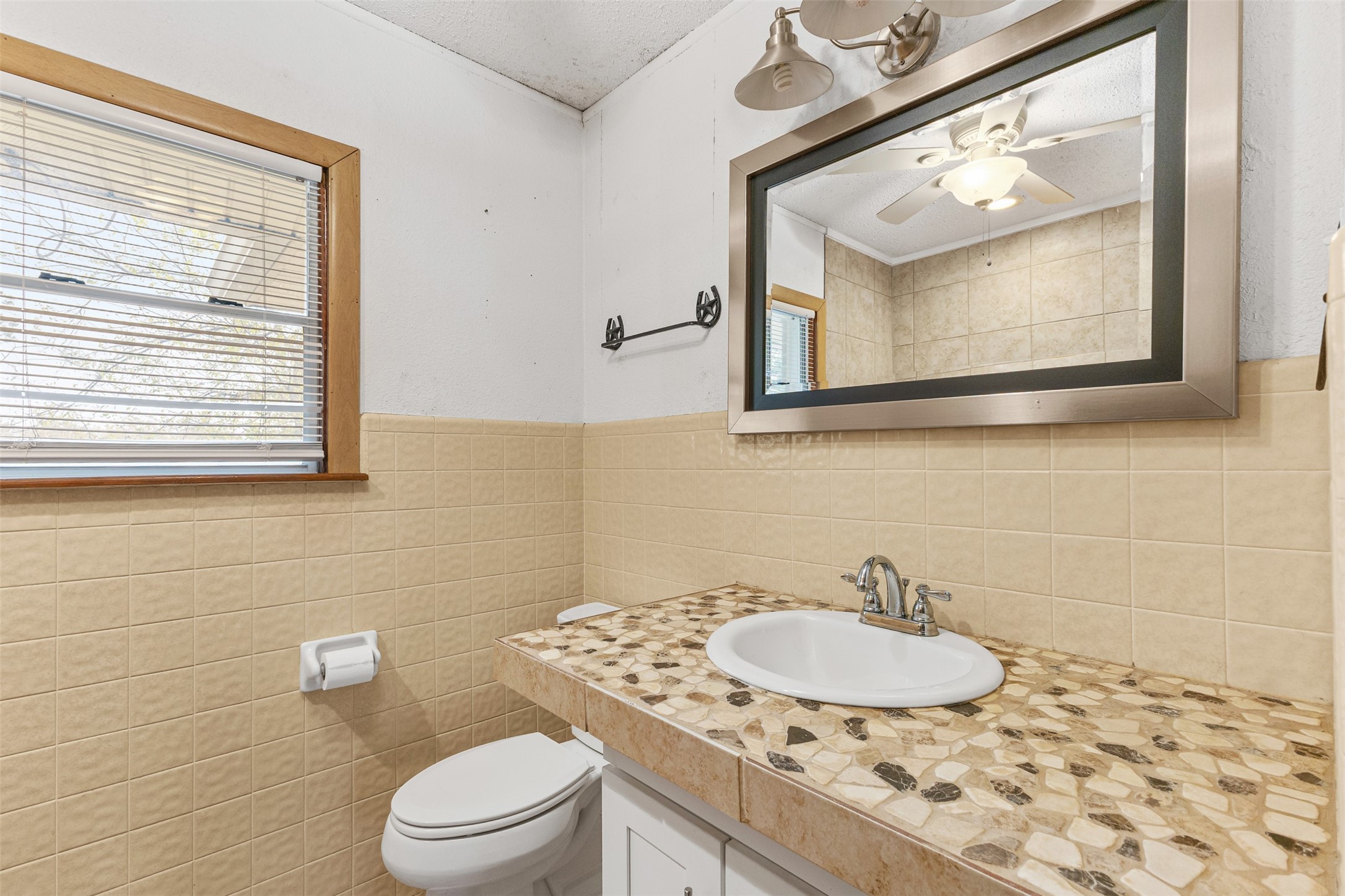 195 County Road 852 Donie TX 75838