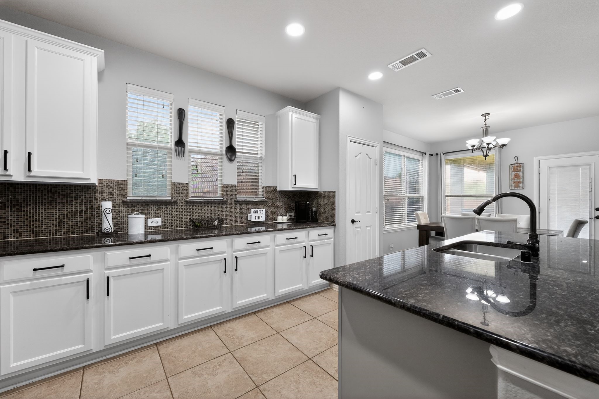 2760 Explorador Grand Prairie TX 75054