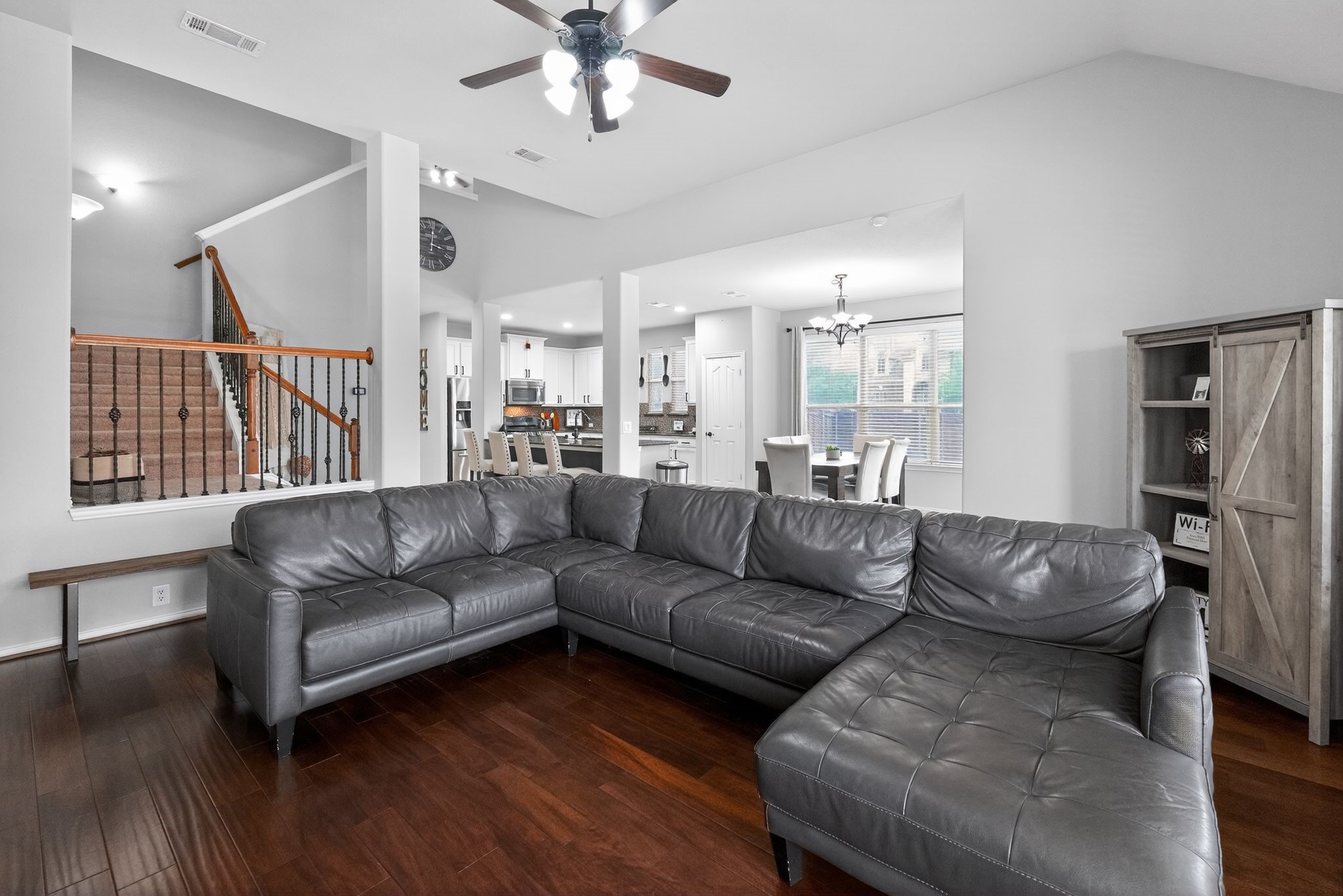 2760 Explorador Grand Prairie TX 75054