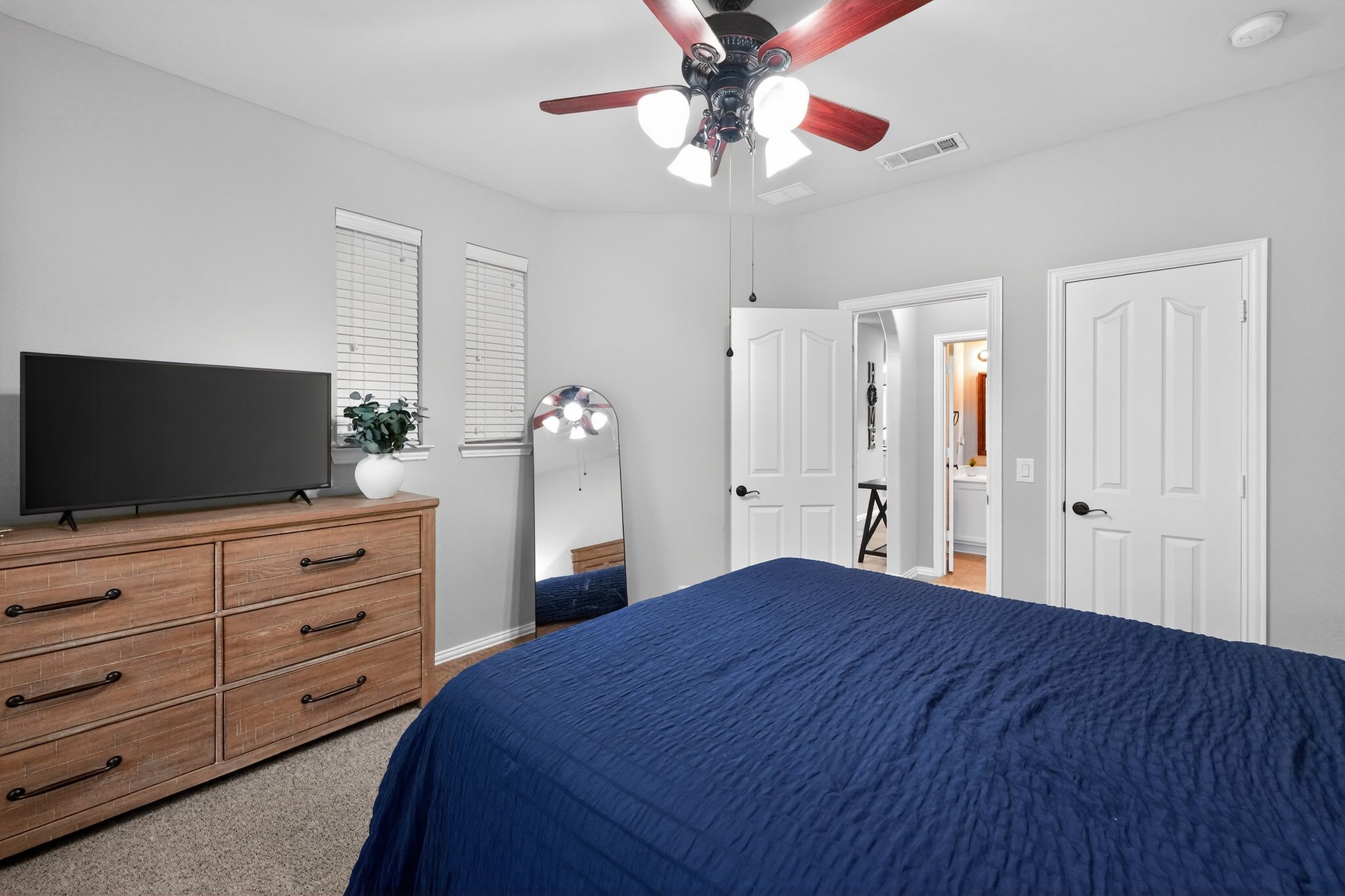 2760 Explorador Grand Prairie TX 75054