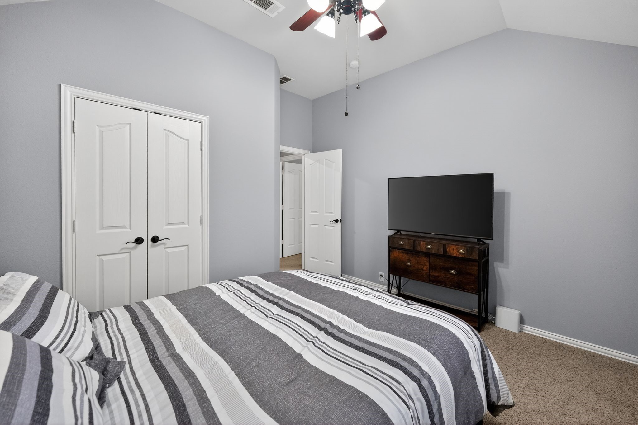 2760 Explorador Grand Prairie TX 75054