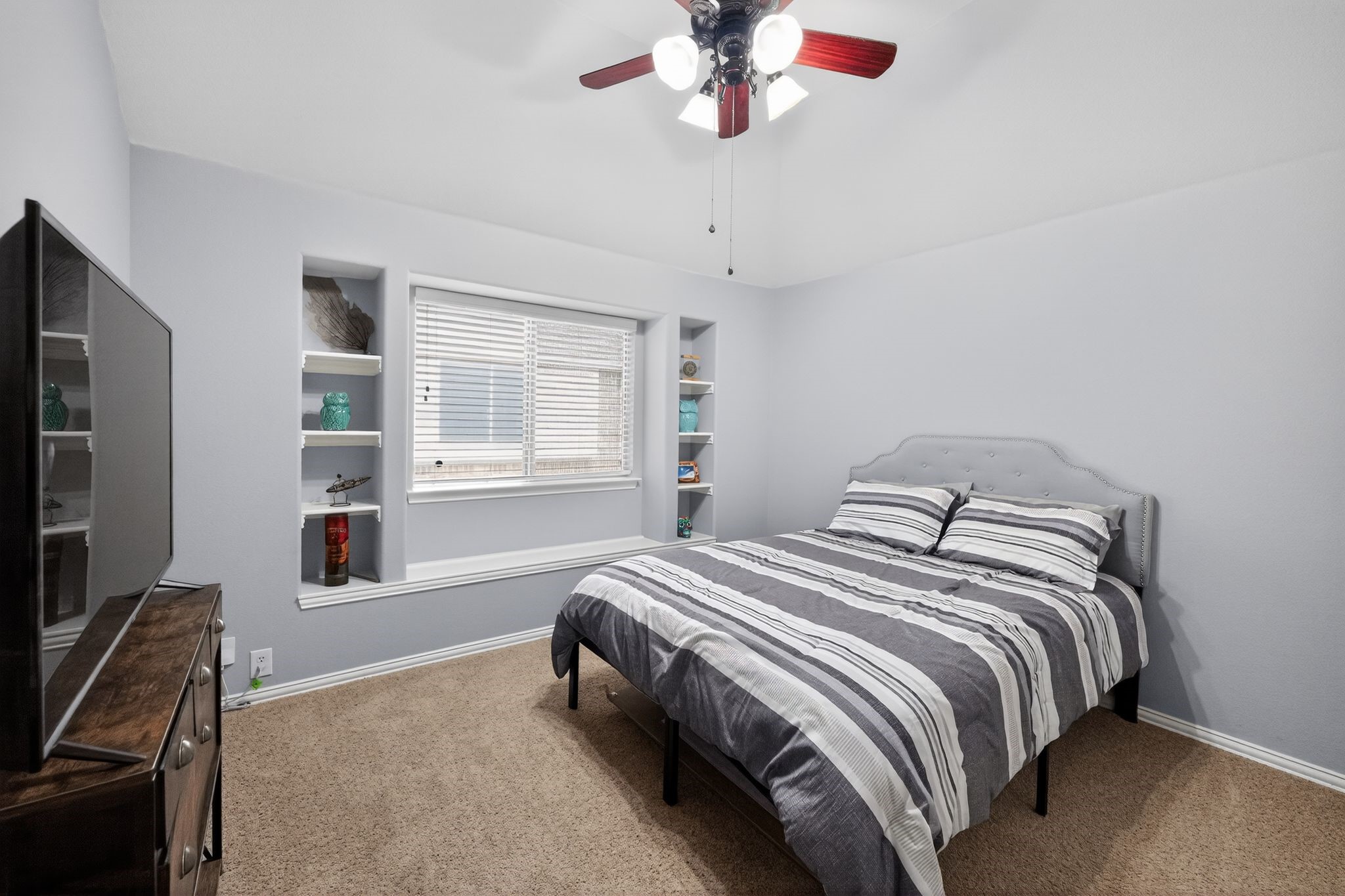 2760 Explorador Grand Prairie TX 75054