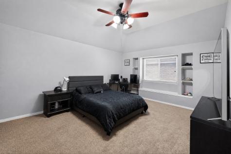 2760 Explorador Grand Prairie TX 75054