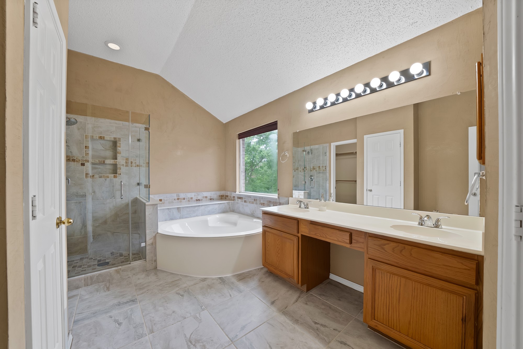 4523 Brittany Lane Grand Prairie TX 75052