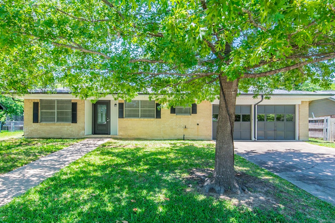 1303 Crestridge Street Ennis TX 75119