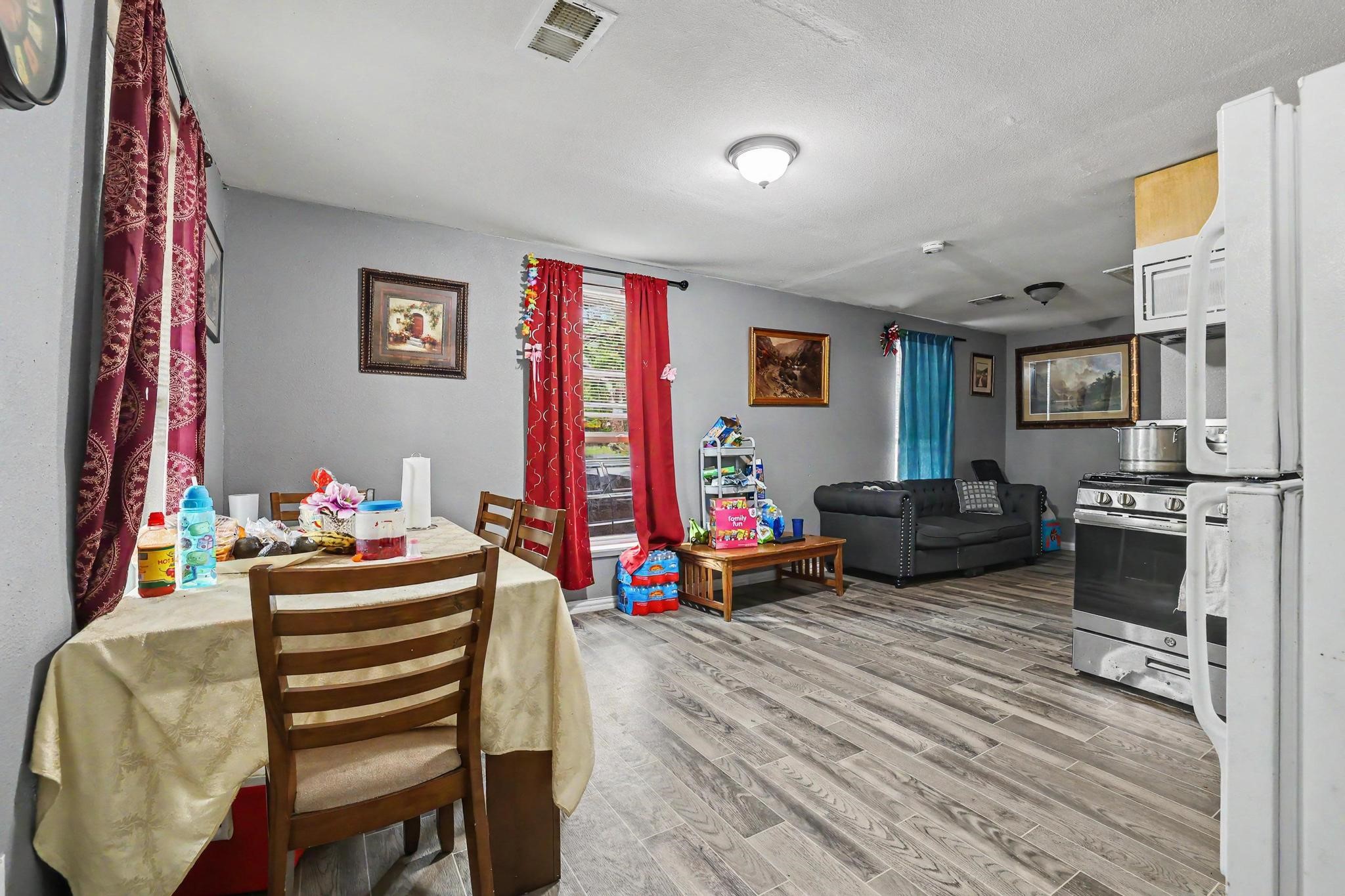 205 S Main Street Bonham TX 75418