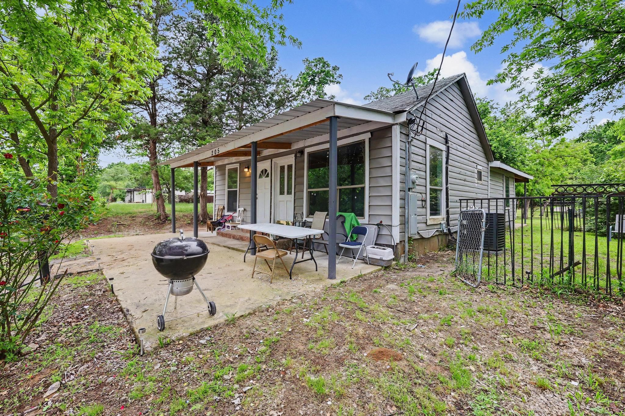 205 S Main Street Bonham TX 75418