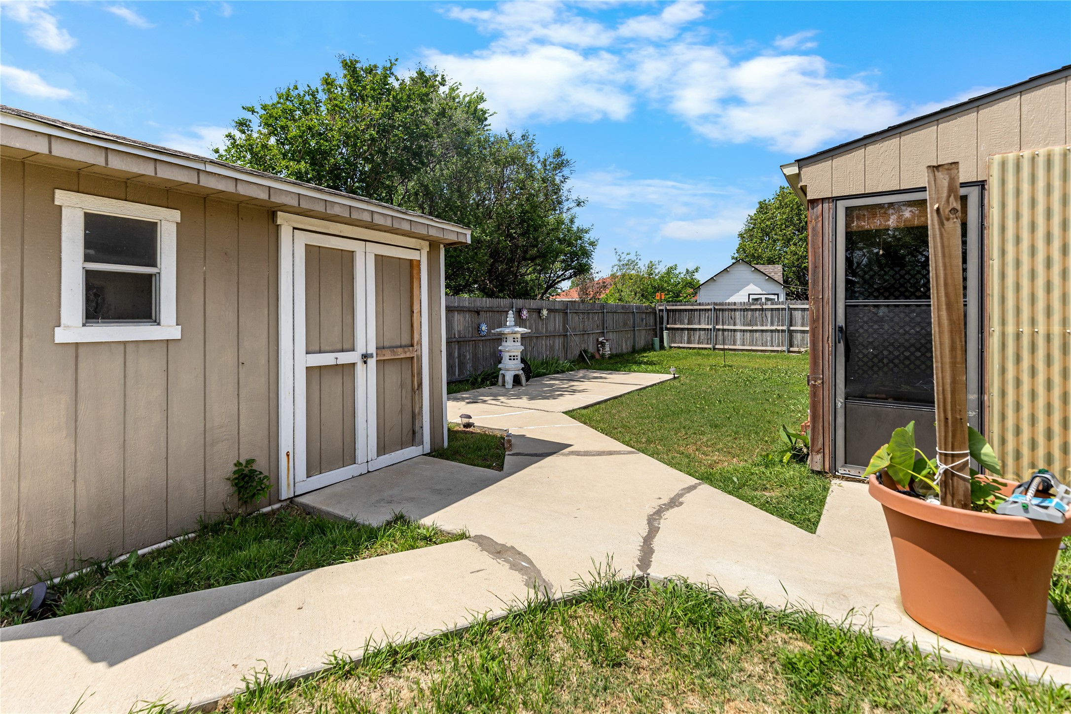 817 Amber Drive Saginaw TX 76179