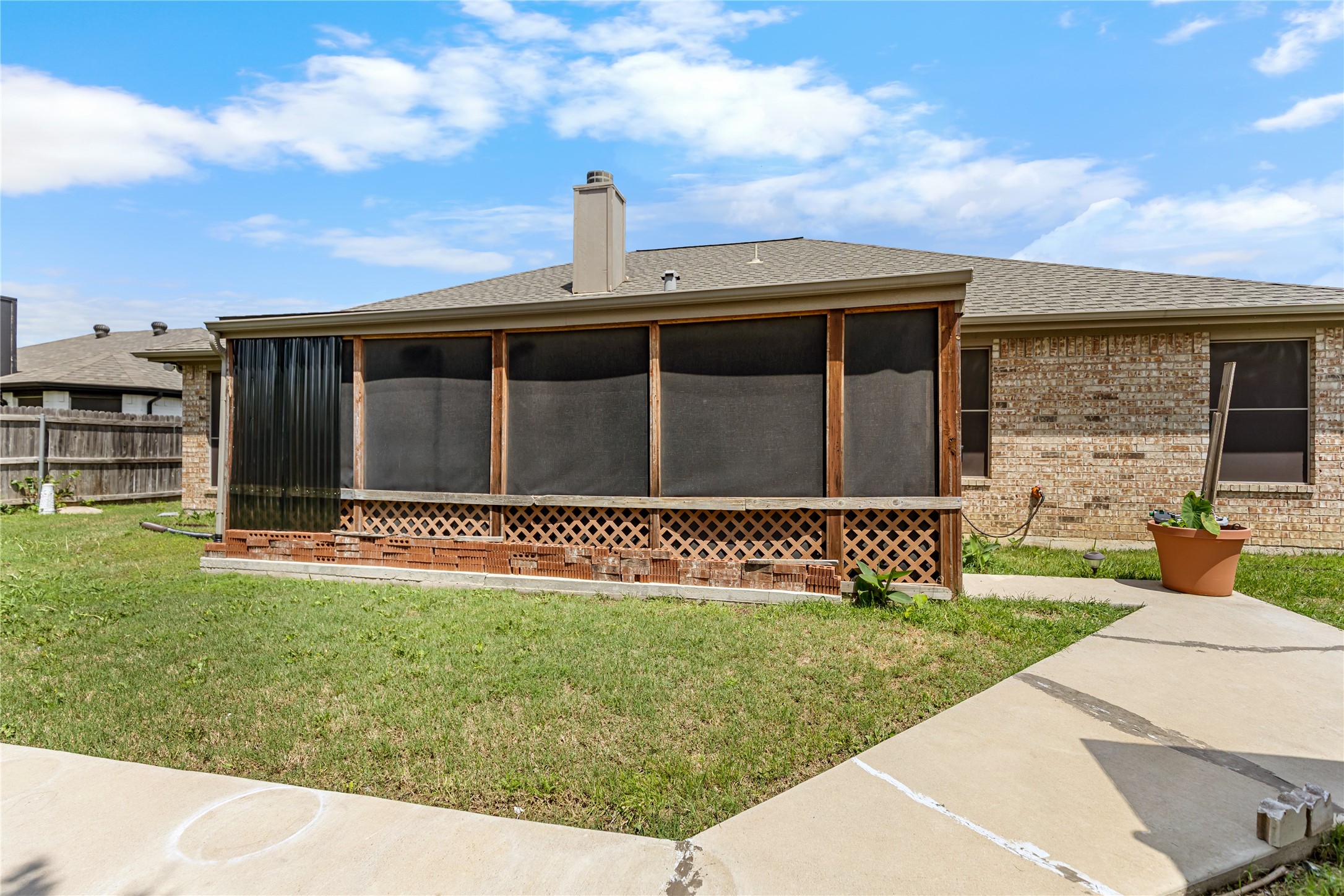 817 Amber Drive Saginaw TX 76179