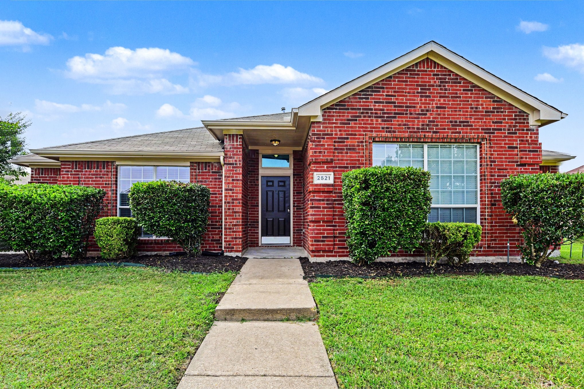 2521 Ash Creek Mesquite TX 75181