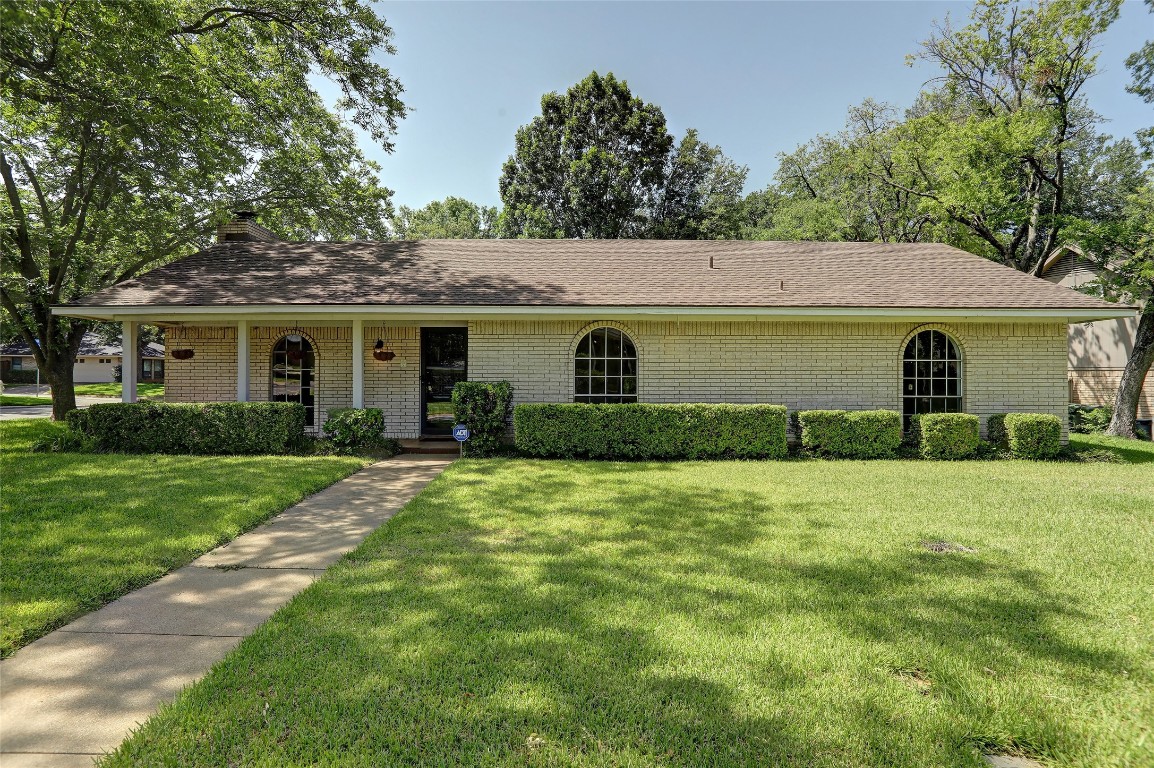 2000 Mosswood Court Arlington TX 76015