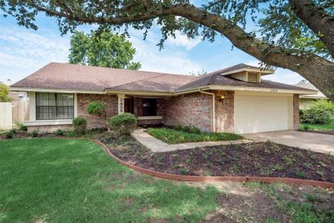 2458 Claremont Drive Grand Prairie TX 75052