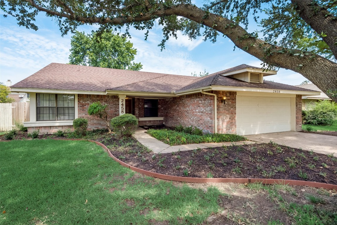 2458 Claremont Drive Grand Prairie TX 75052