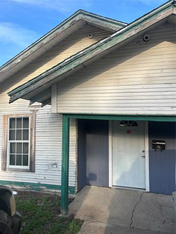 2560 Peak Street Fort Worth TX 76106