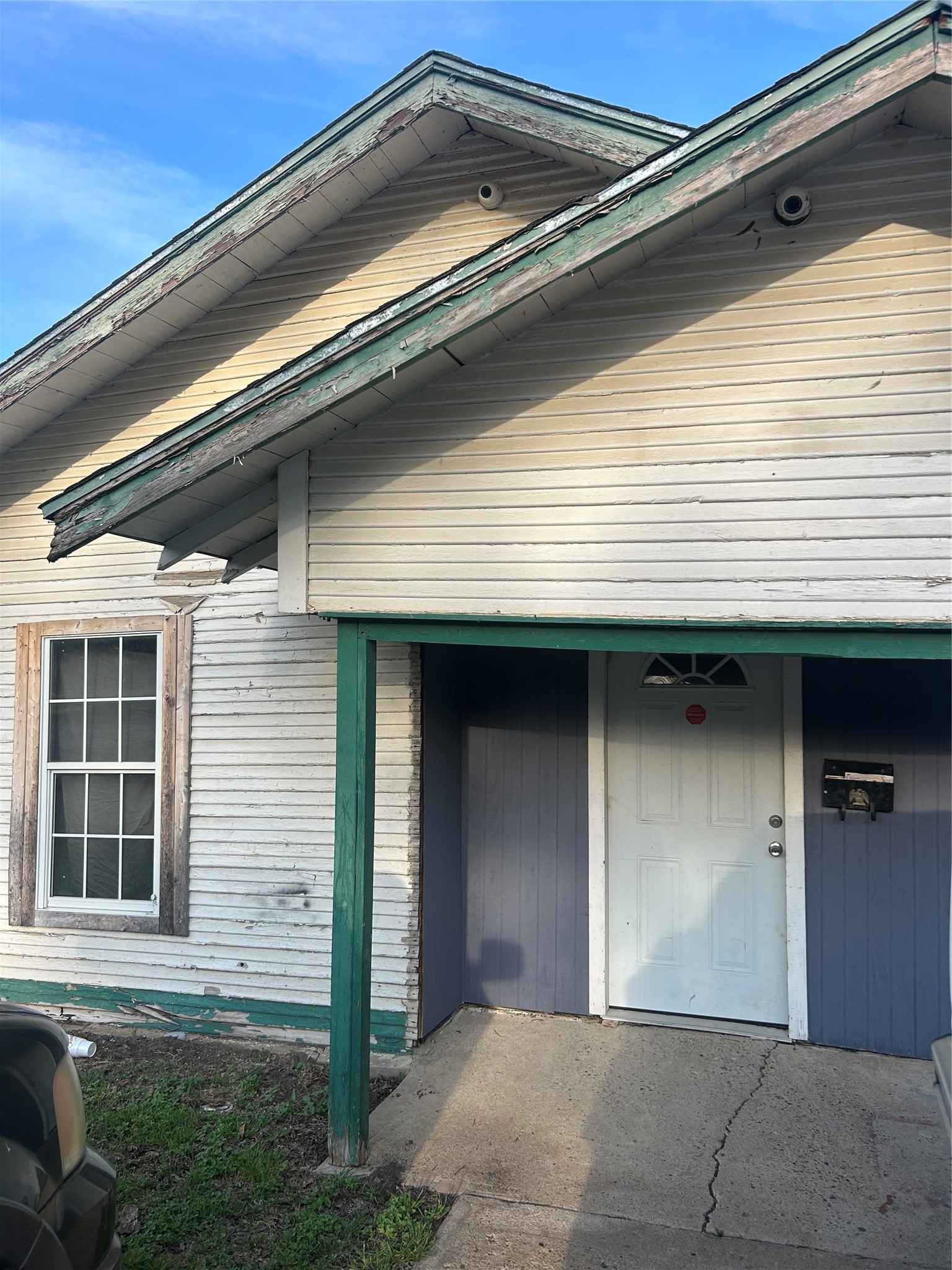 2560 Peak Street Fort Worth TX 76106