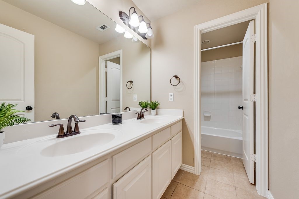 300 Perkins Drive Lantana TX 76226