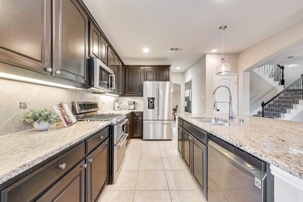 300 Perkins Drive Lantana TX 76226