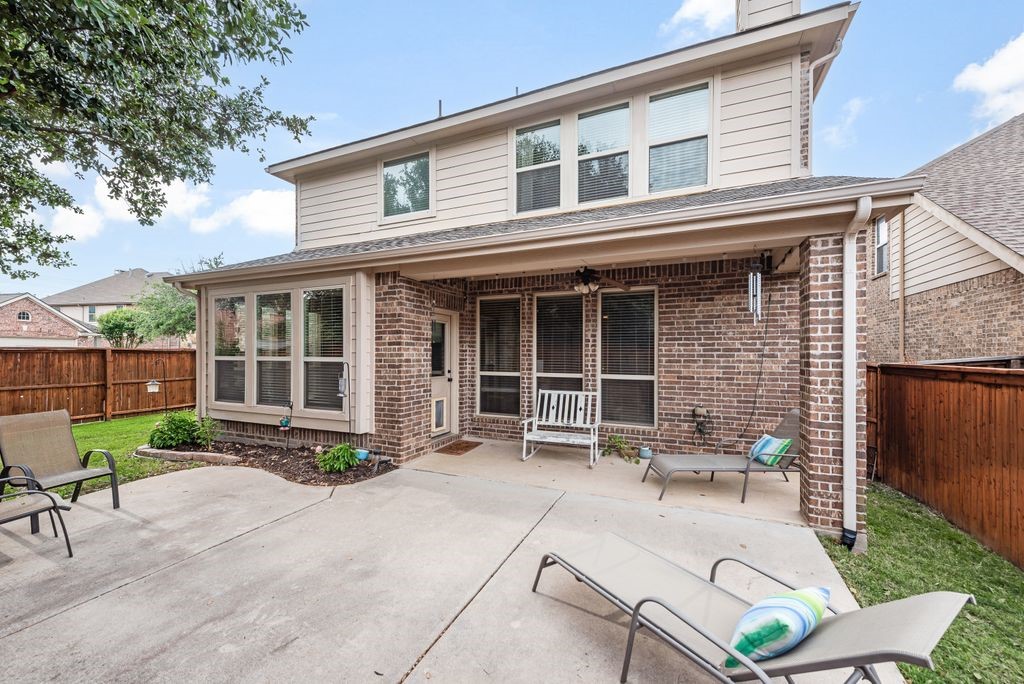300 Perkins Drive Lantana TX 76226