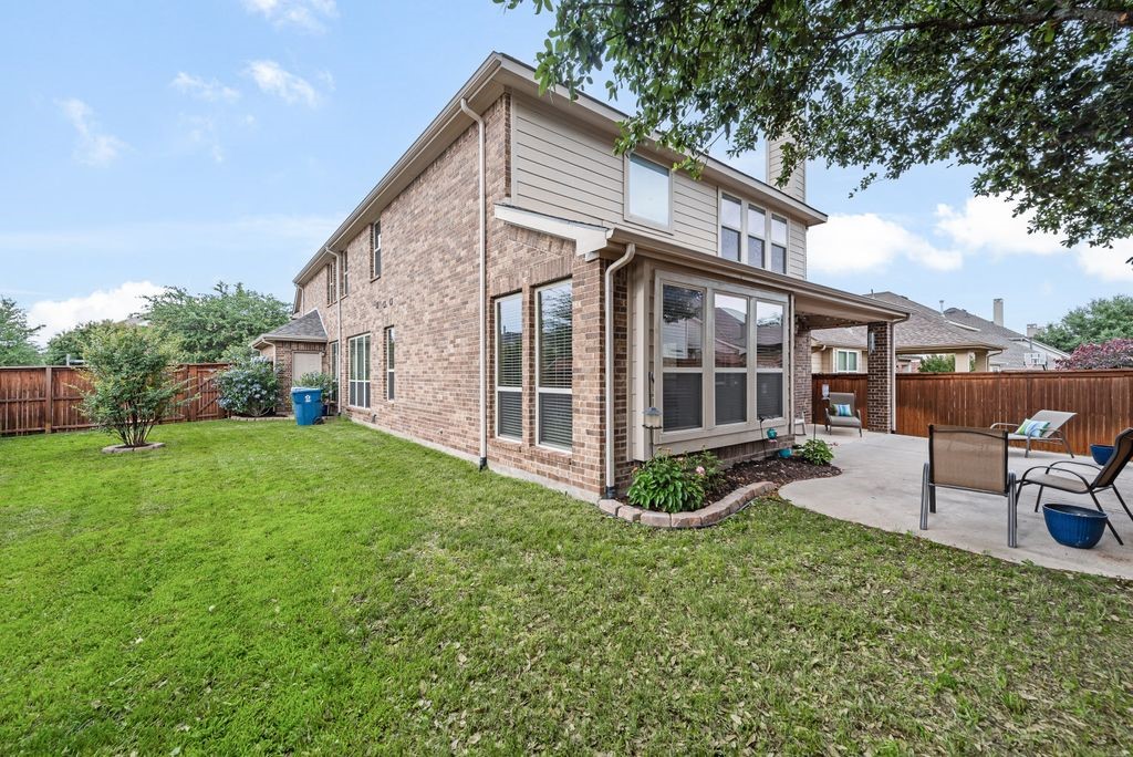 300 Perkins Drive Lantana TX 76226