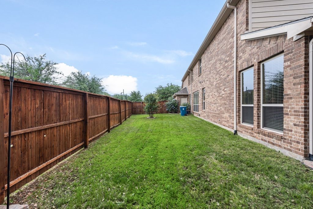 300 Perkins Drive Lantana TX 76226