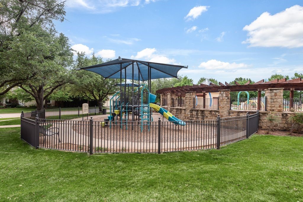 300 Perkins Drive Lantana TX 76226