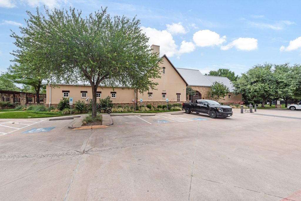 300 Perkins Drive Lantana TX 76226