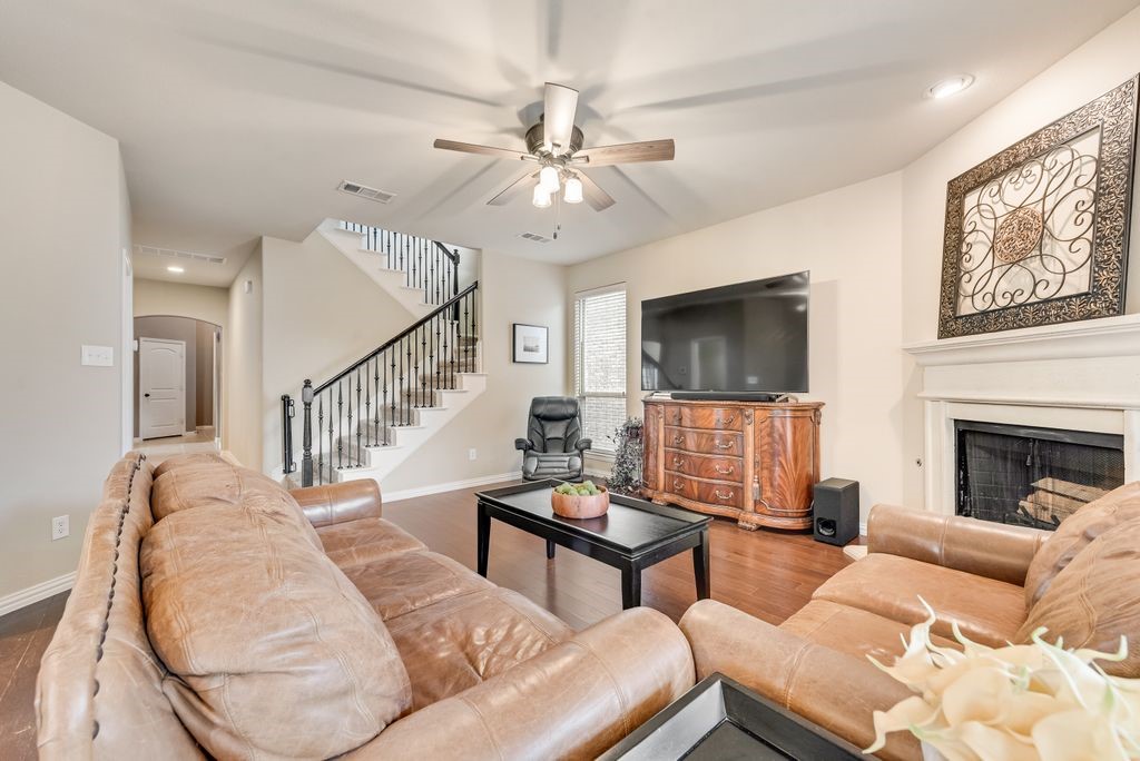 300 Perkins Drive Lantana TX 76226