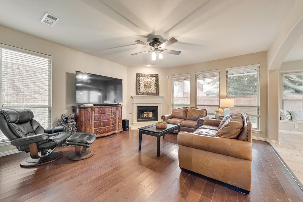 300 Perkins Drive Lantana TX 76226