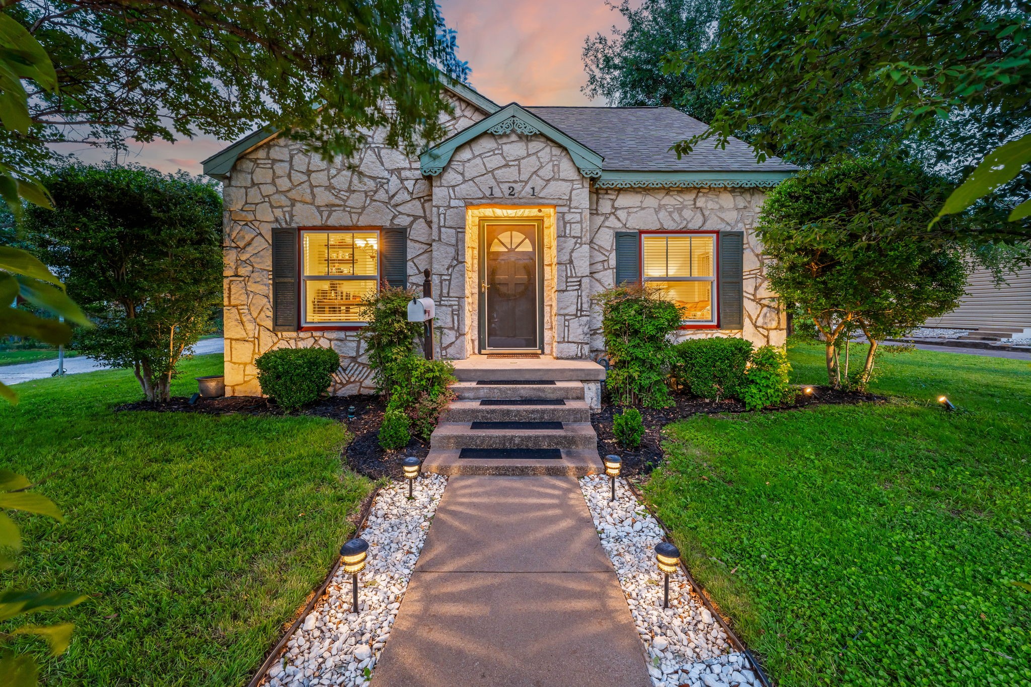 121 S Travis Street Granbury TX 76048