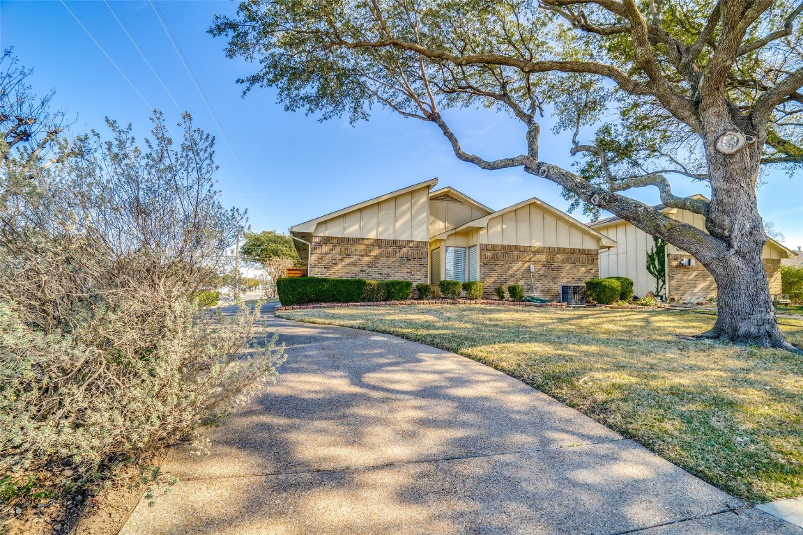 16352 Lauder Lane Dallas TX 75248