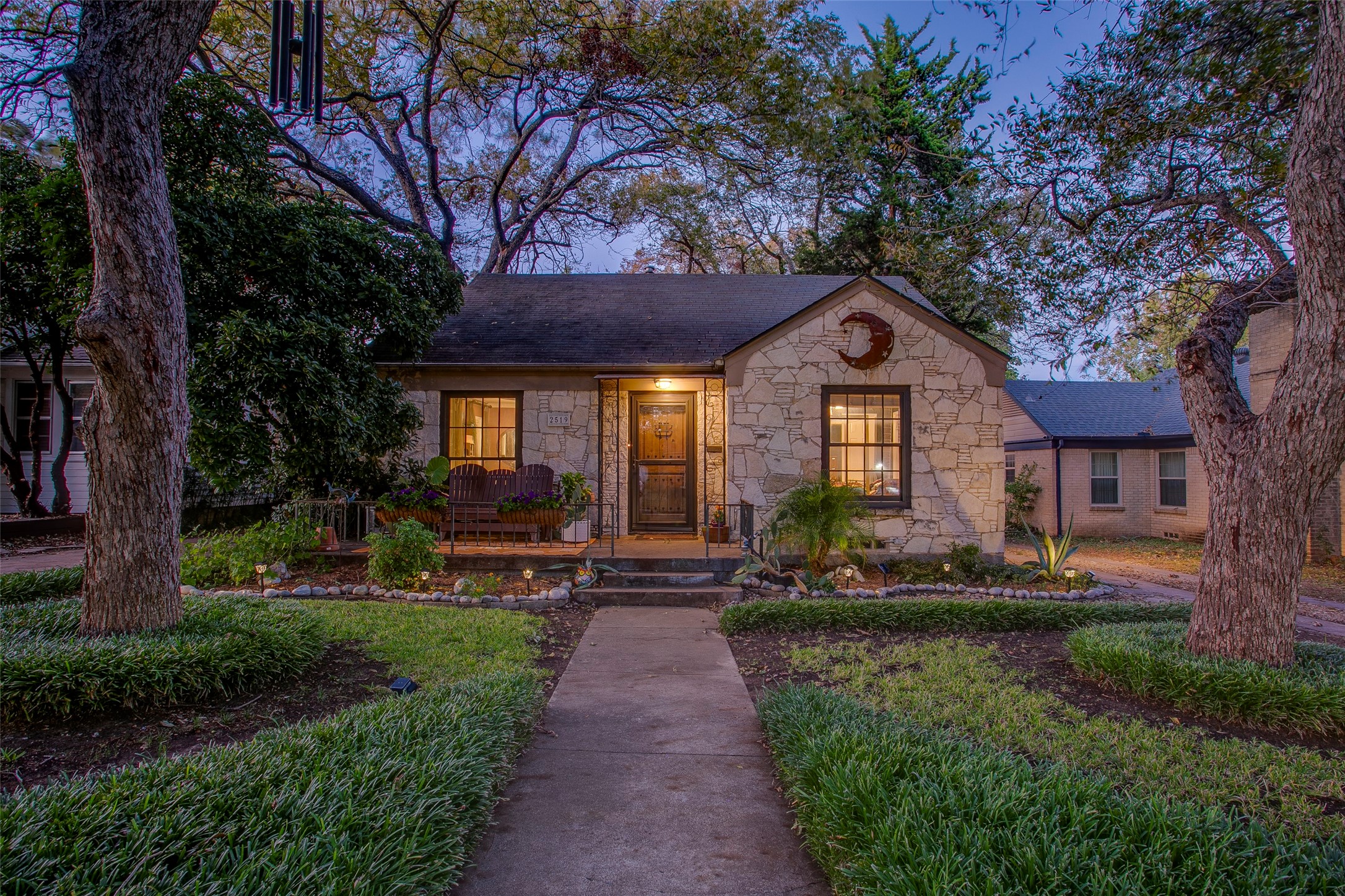 2519 W 10th Street Dallas TX 75211