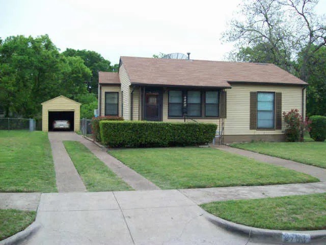 2703 Eagle Drive Dallas TX 75216