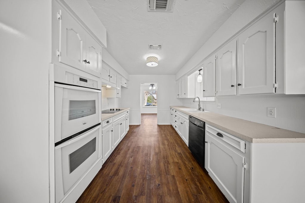 203 Oak Forest Trail Euless TX 76039