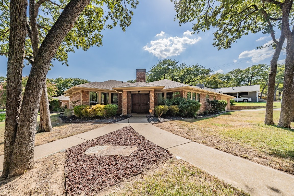 2600 Winding Oaks Drive Arlington TX 76016