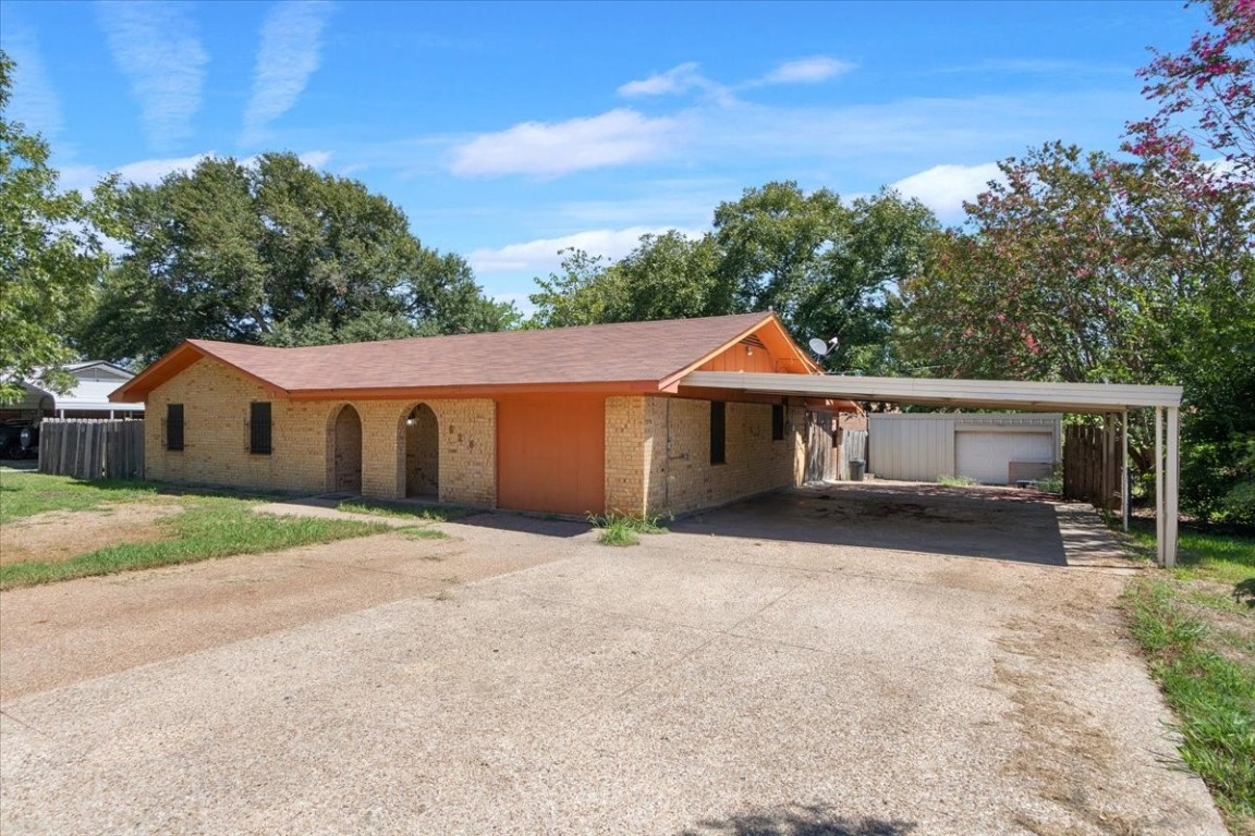 526 Kelly Street Fairfield TX 75840
