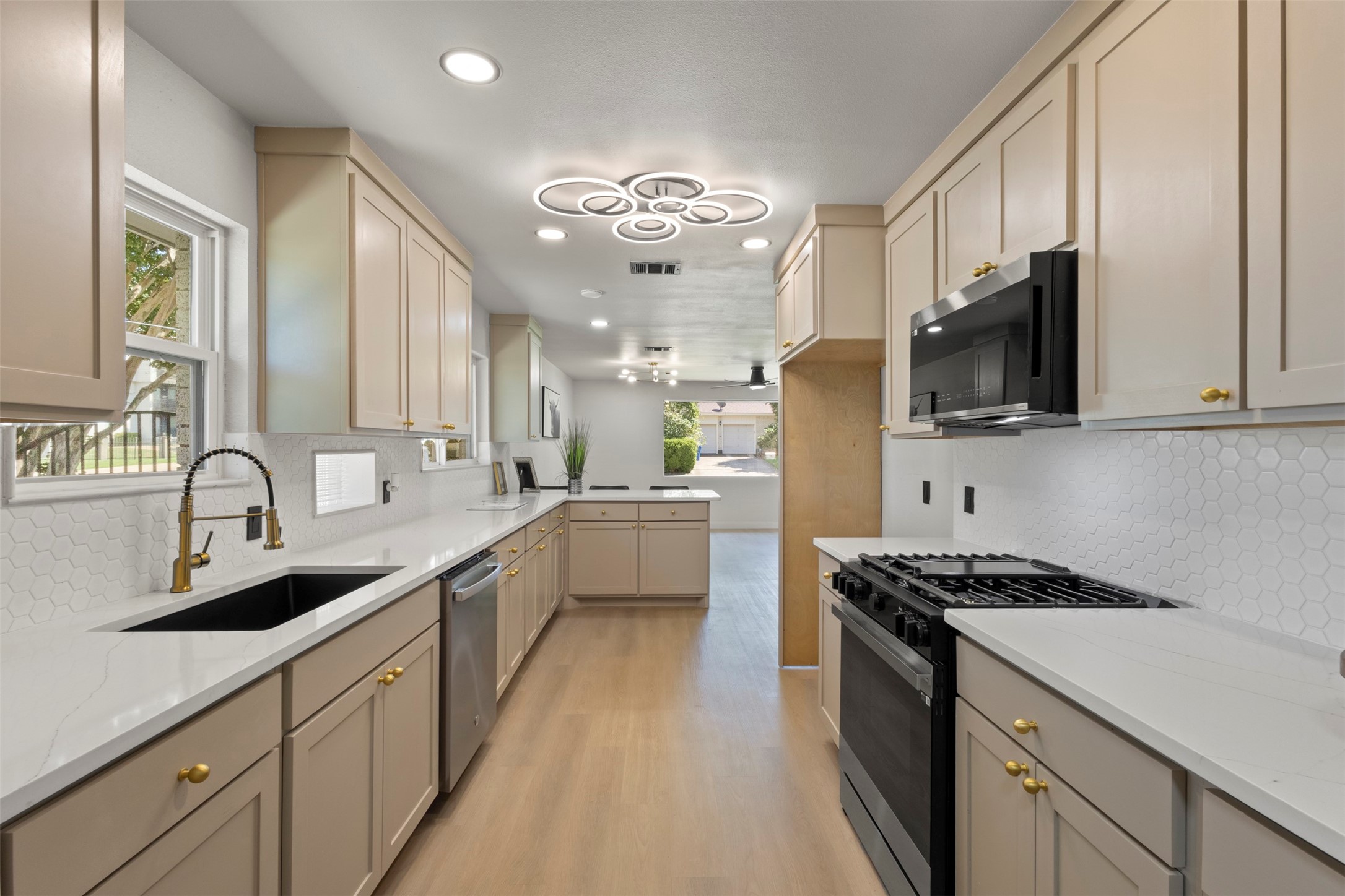 2305 Fenestra Drive Dallas TX 75228