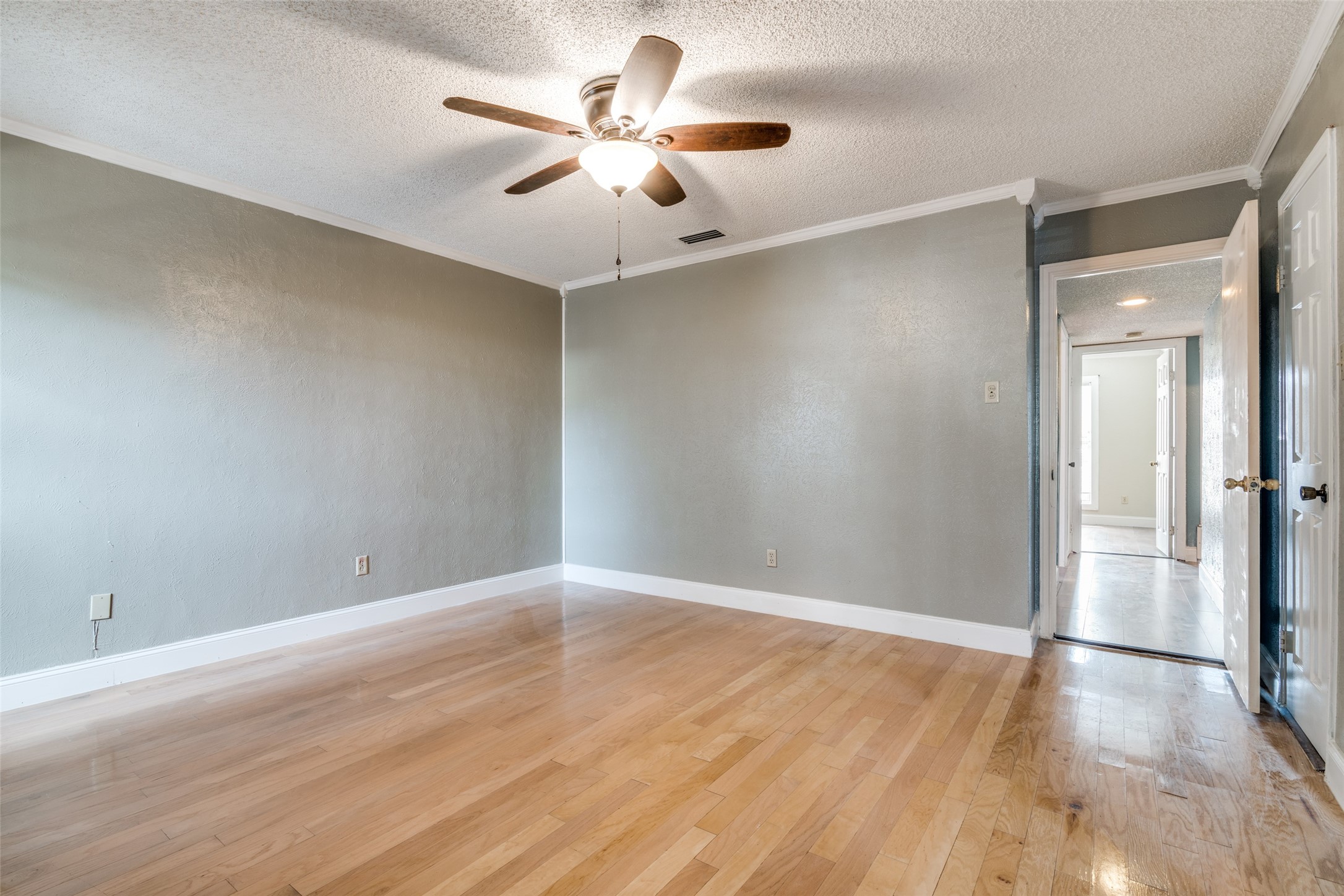 5302 Heather Glen Drive Garland TX 75043