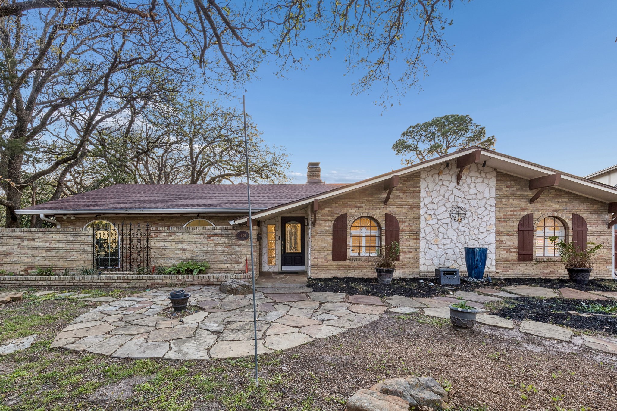 1709 Timbers Drive Irving TX 75061