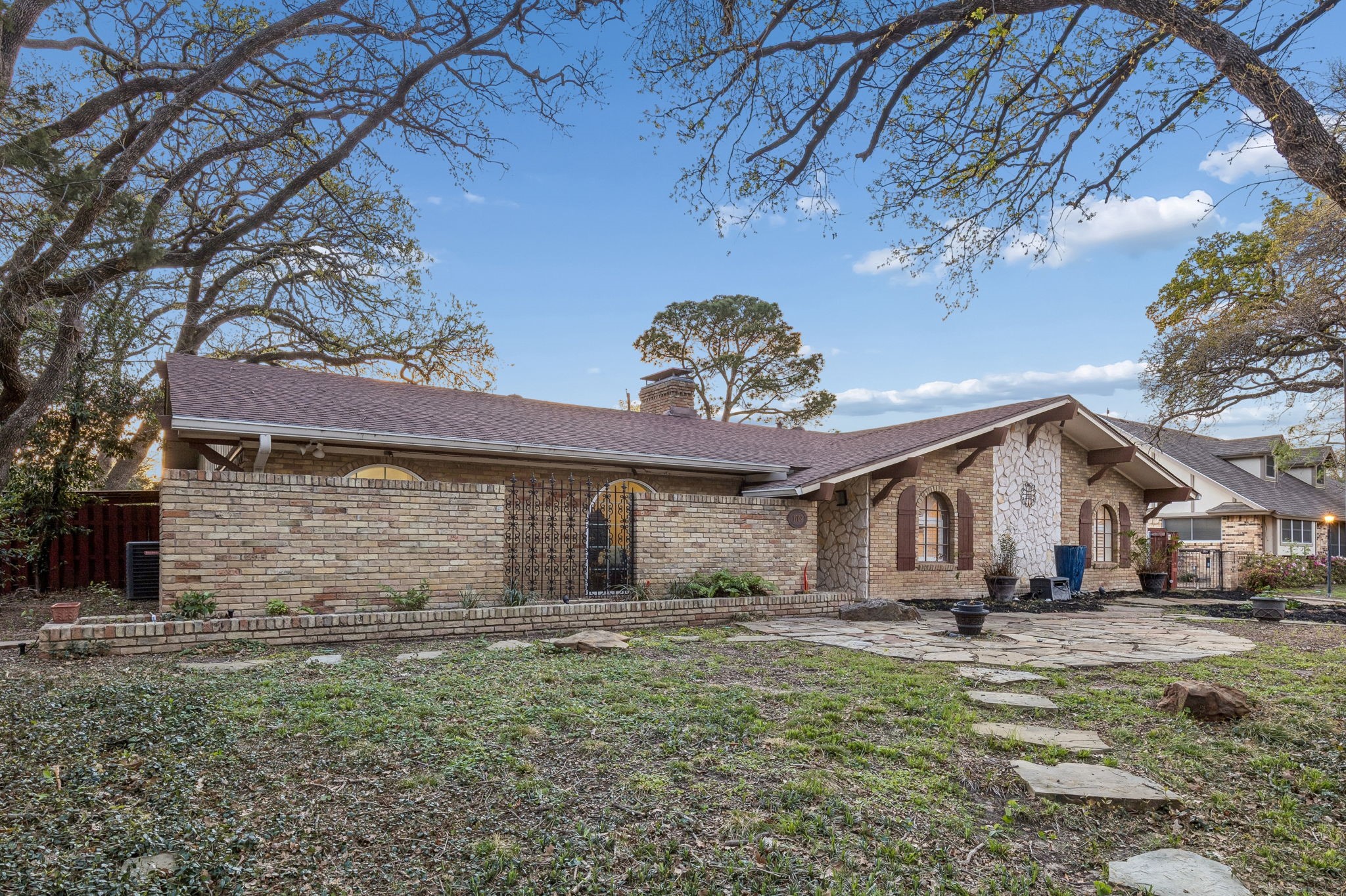 1709 Timbers Drive Irving TX 75061