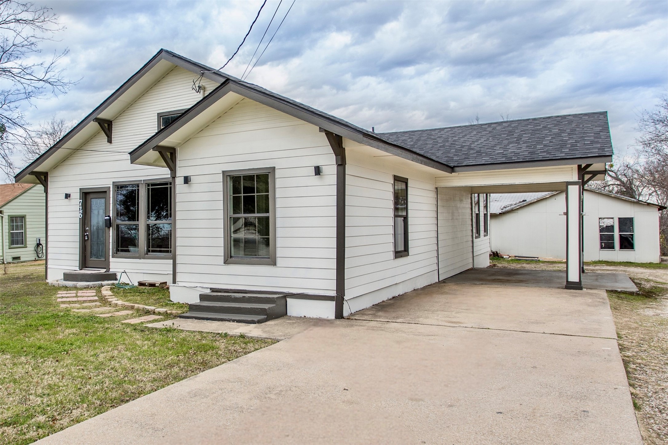726 Hill Street Grand Prairie TX 75050