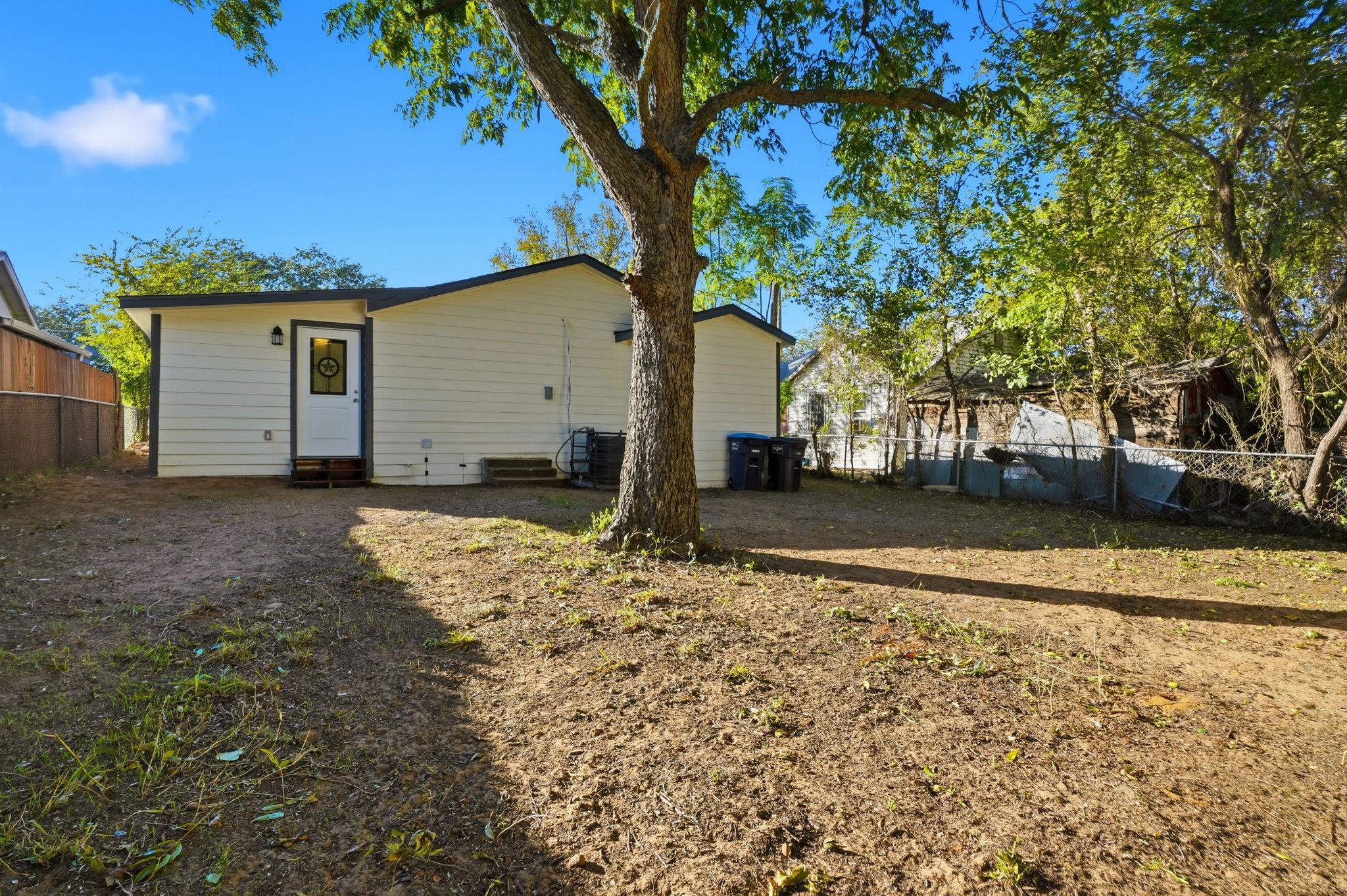 2421 Johnson Street Fort Worth TX 76105