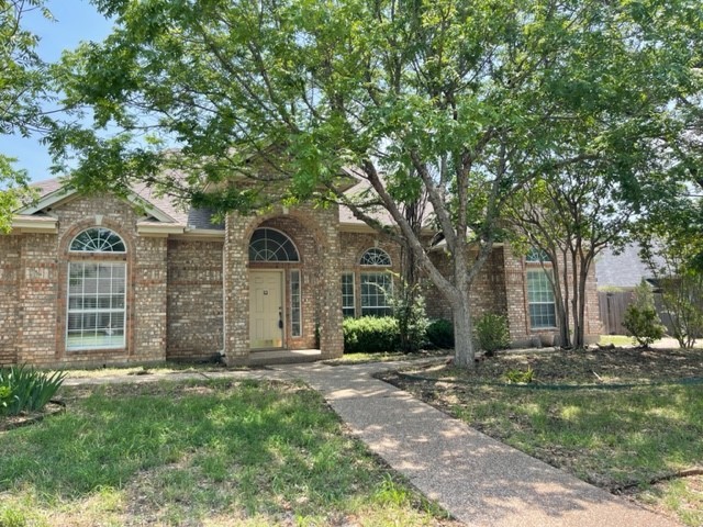 100 Lariat Trail Mcgregor TX 76657
