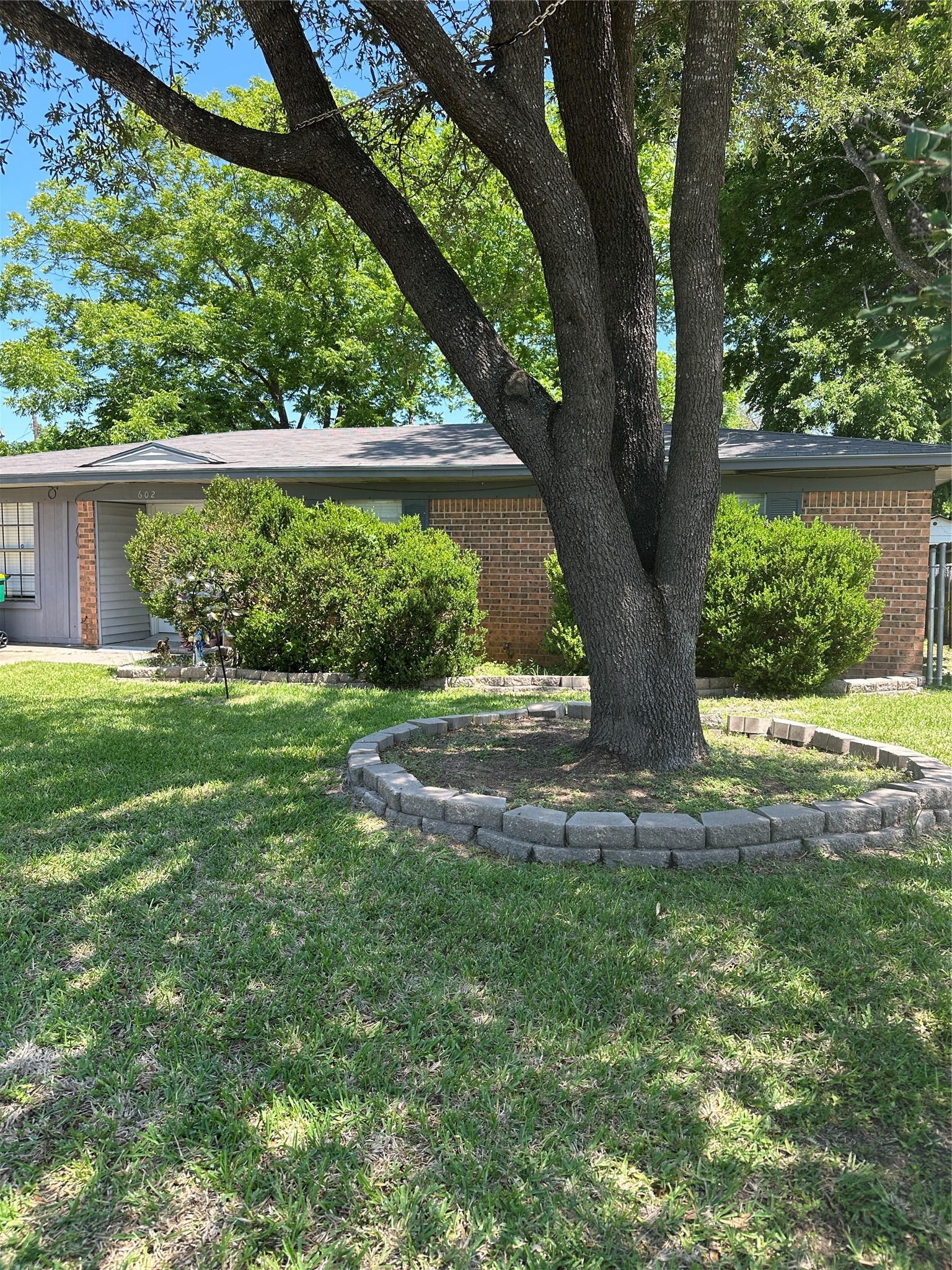 602 W Karnes Robinson TX 76706