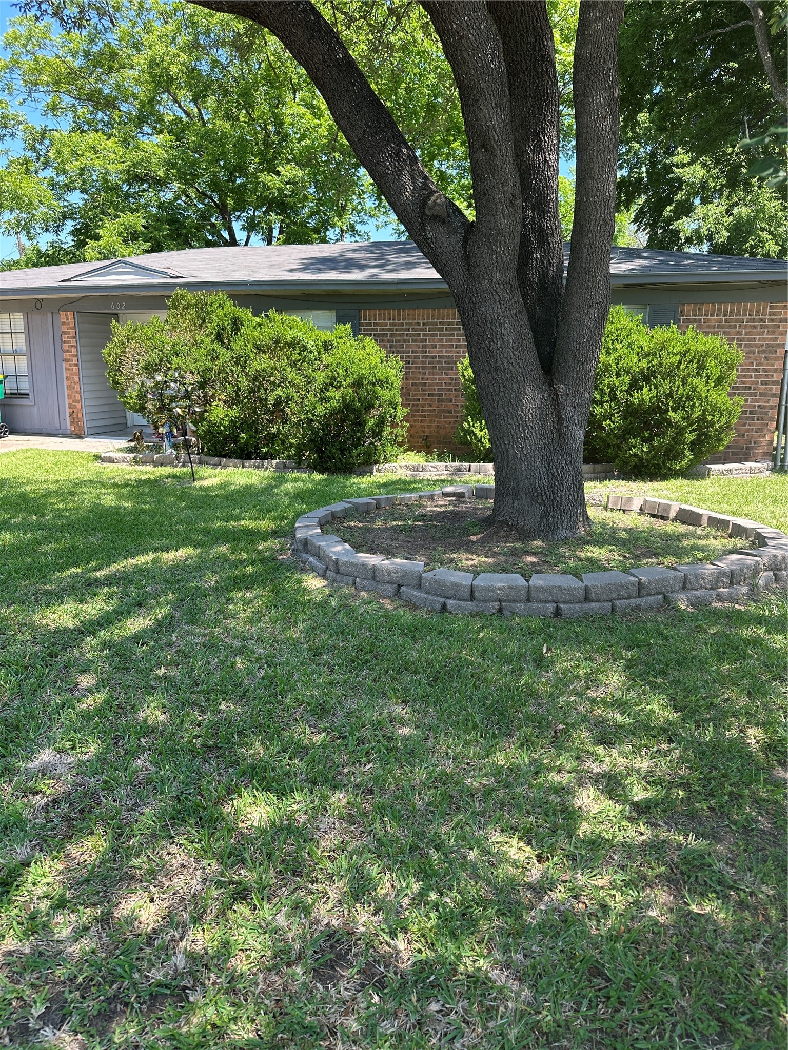 602 W Karnes Robinson TX 76706