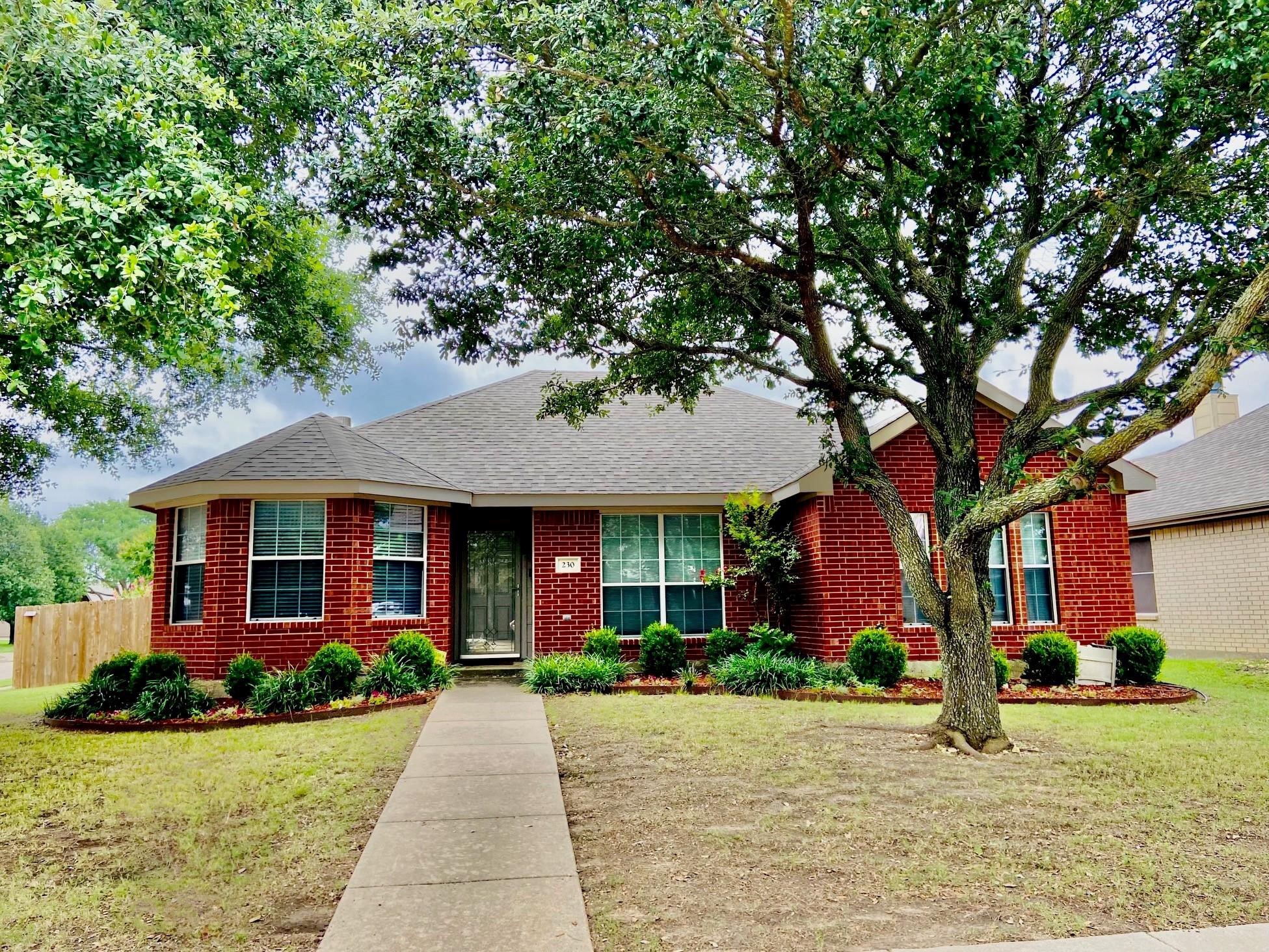 230 Shady Oaks Lane Red Oak TX 75154
